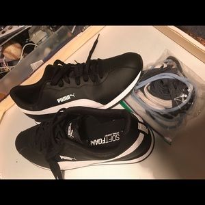 Size 11 NEW PUMA KICKS